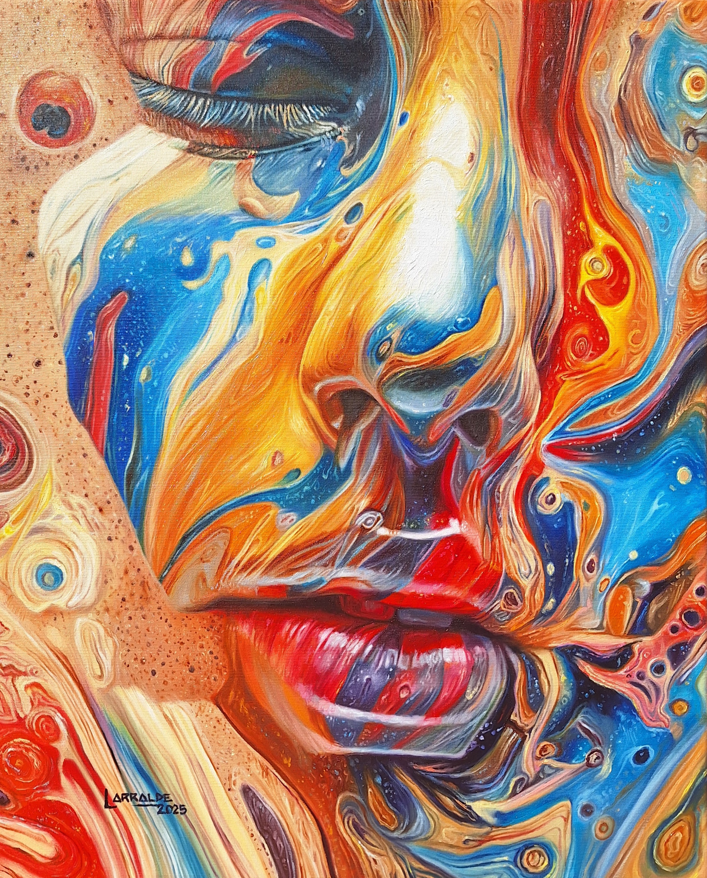 Rostro femenino con remolinos liquidos de azul, naranja y rojo.