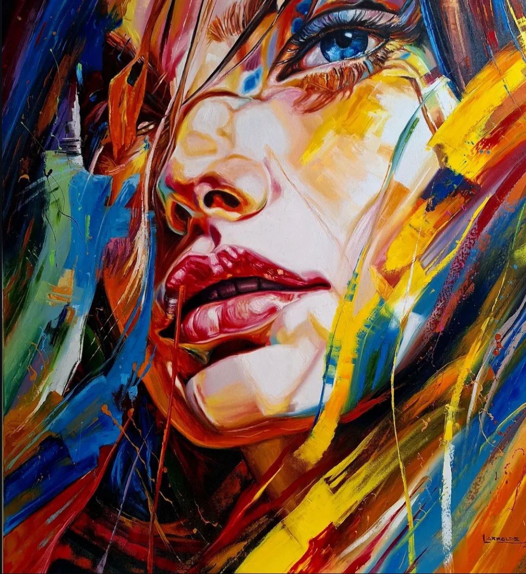 Primer plano de rostro femenino con ojo azul y pinceladas amarillas, rojas y turquesa.