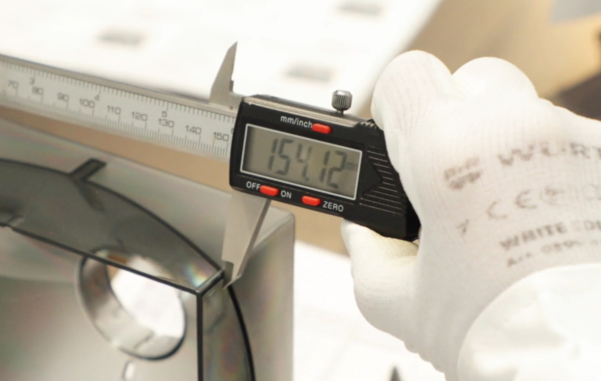Digital caliper measuring instrument displaying 154.12 mm on the LCD screen.