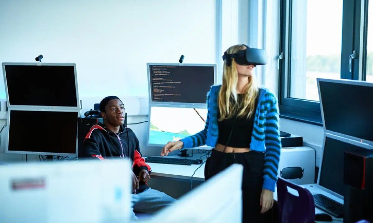 Galicia avanza hacia la FP del futuro con IA y entornos 3D