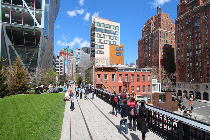 Human cities, from the vertical to the sustainable