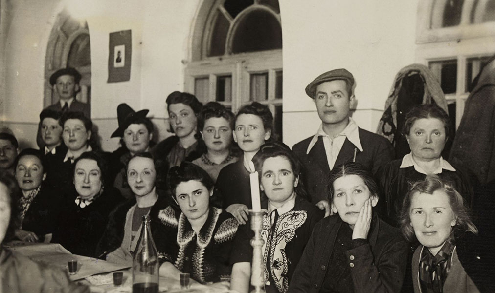 Survivors in Białystok celebrate Passover, 1946