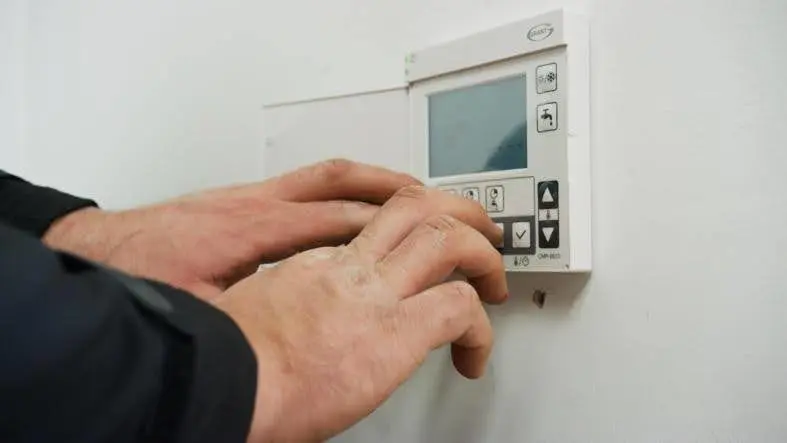 Grant Aerona Image of Thermostat