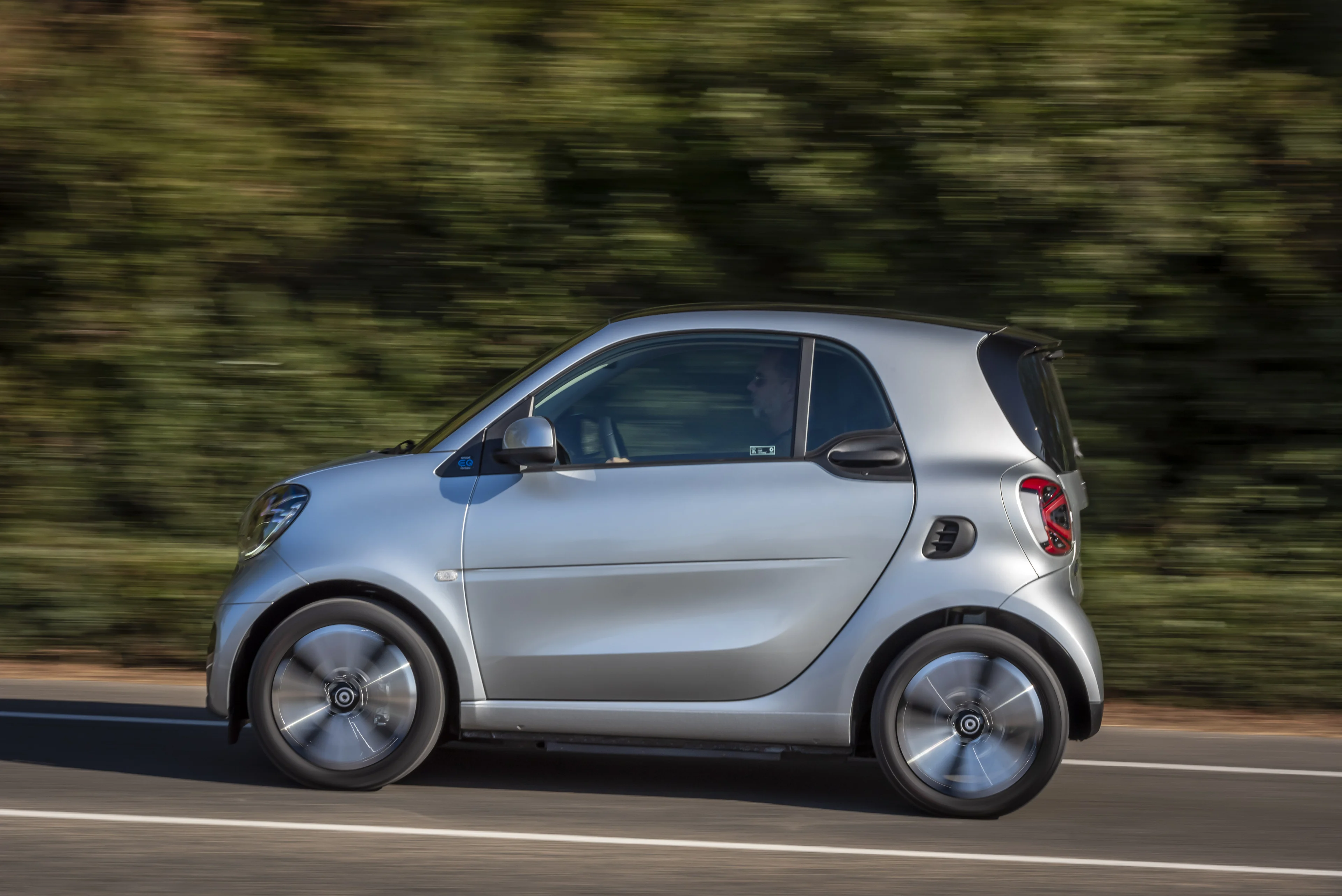 Smart EQ fortwo coupe 2020 side