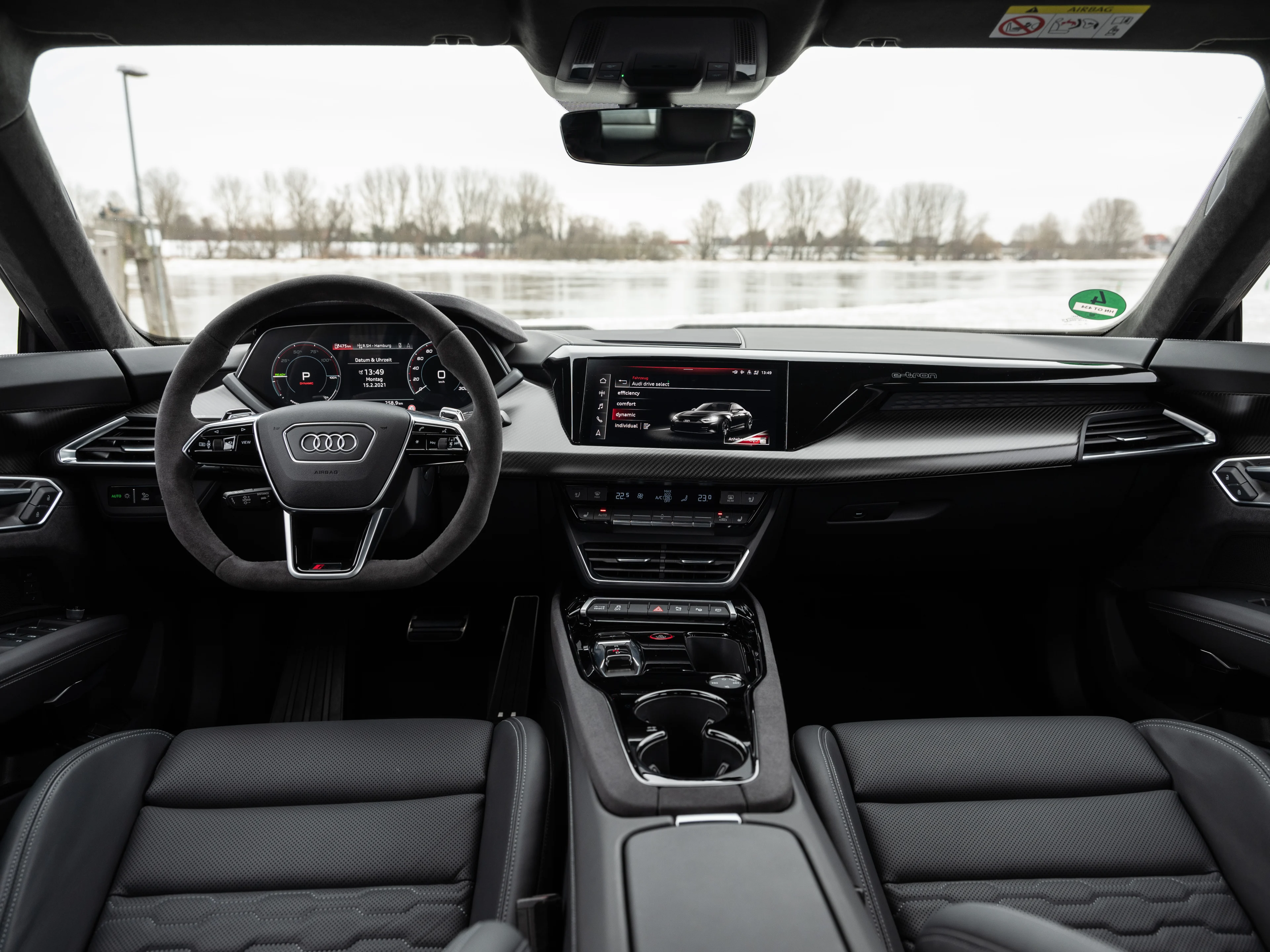 Audi e-tron GT RS 2023 konsola
