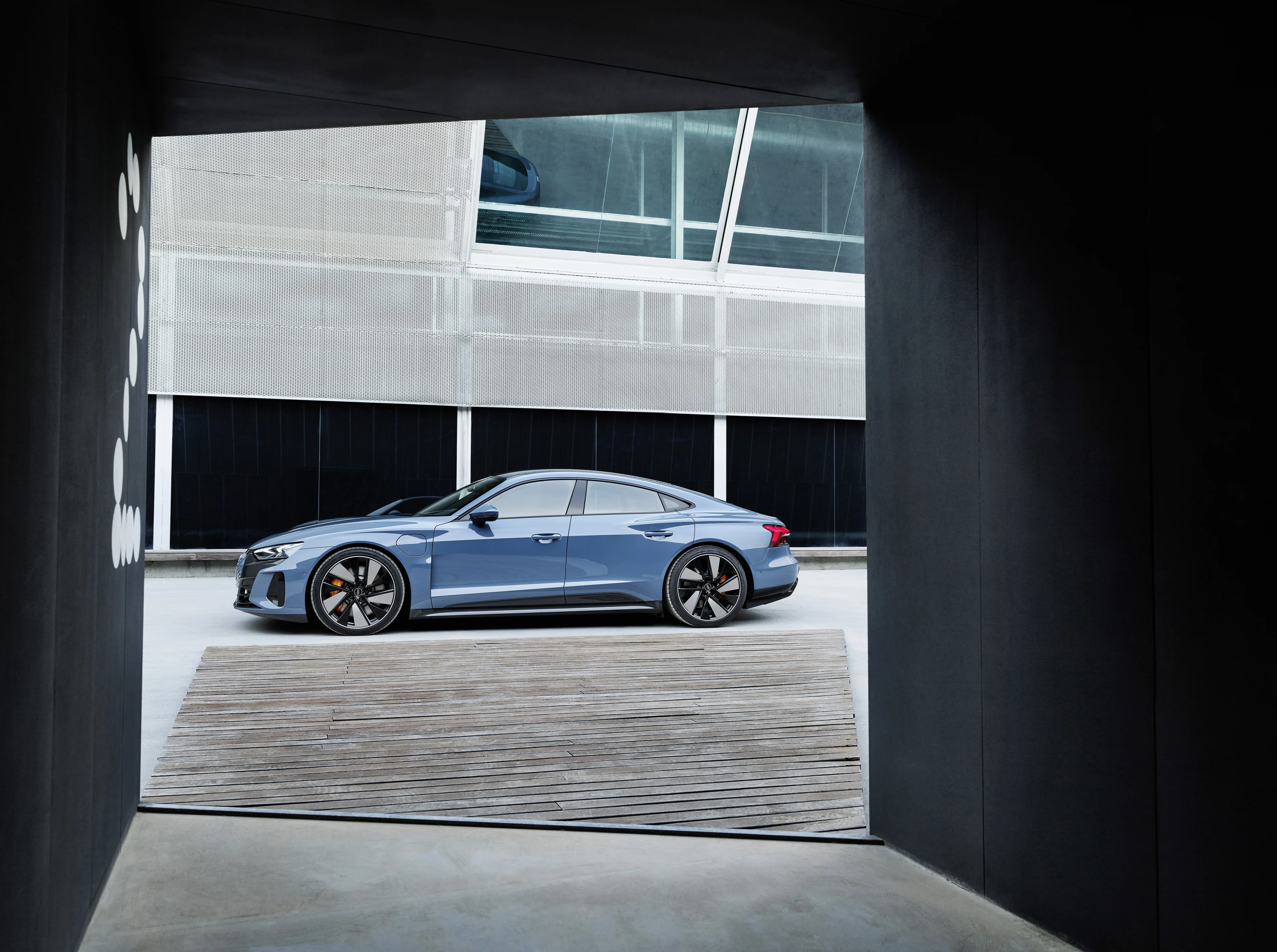 Audi e-tron GT 2023 bok (3)