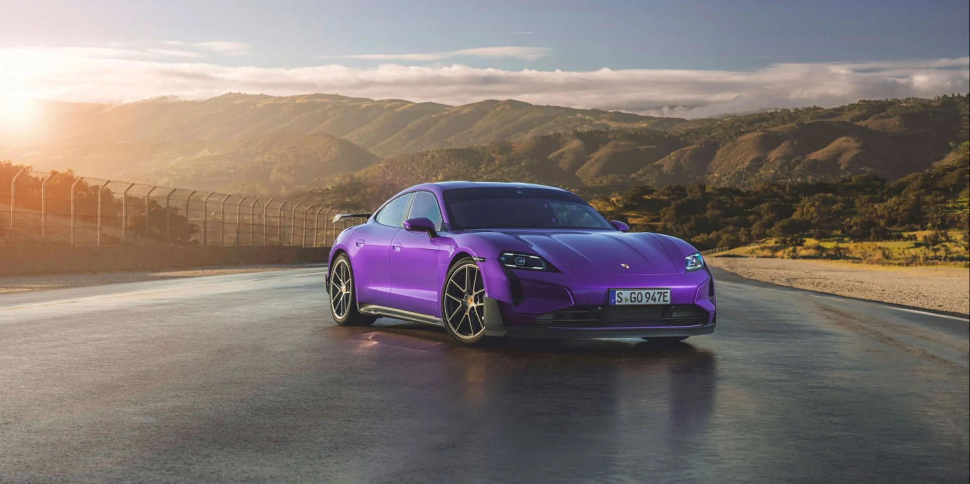 Sky Purple Metallic Taycan Turbo GT 