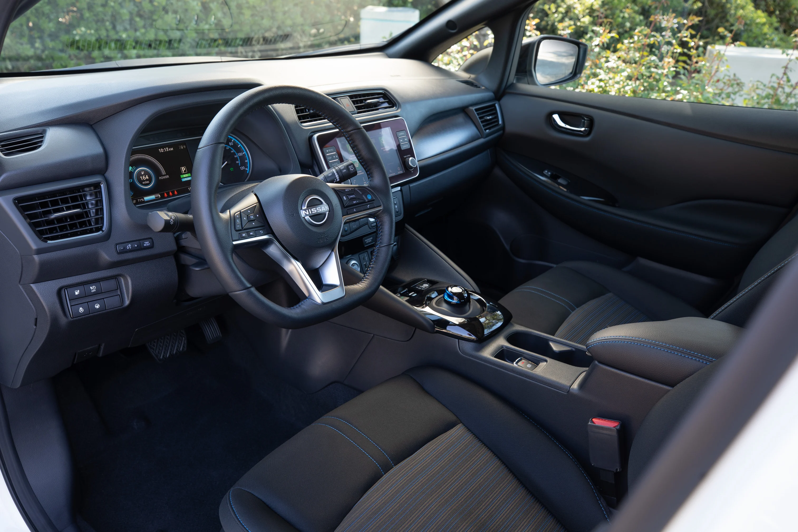 Nissan Leaf 2023 steering wheel