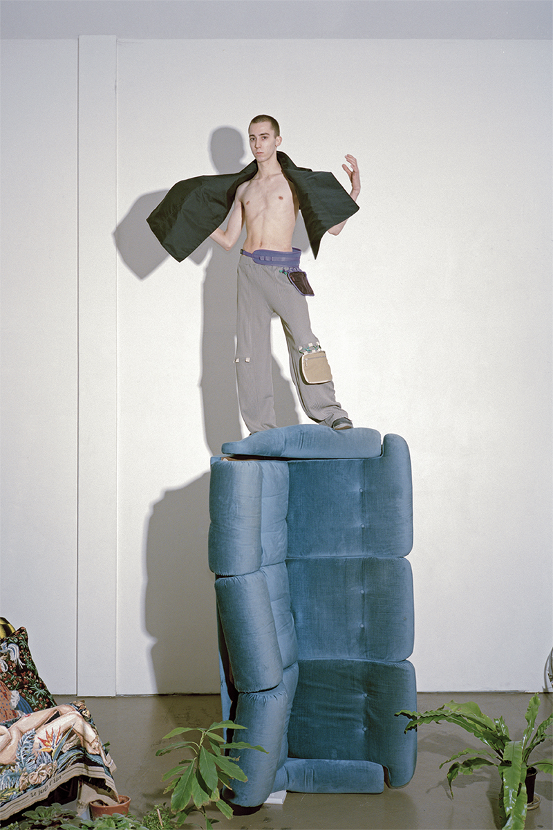 Collection aw18 - AW18_black-multipockets-jacket-look_720x1080.jpg