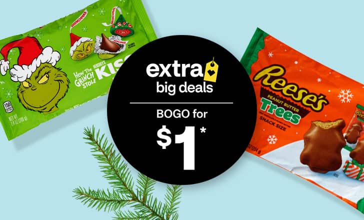 Compre uno, lleve uno por $1 en cada bolsa de Hershey's Grinch Kisses y dulces con forma de árbol navideño Reese's.