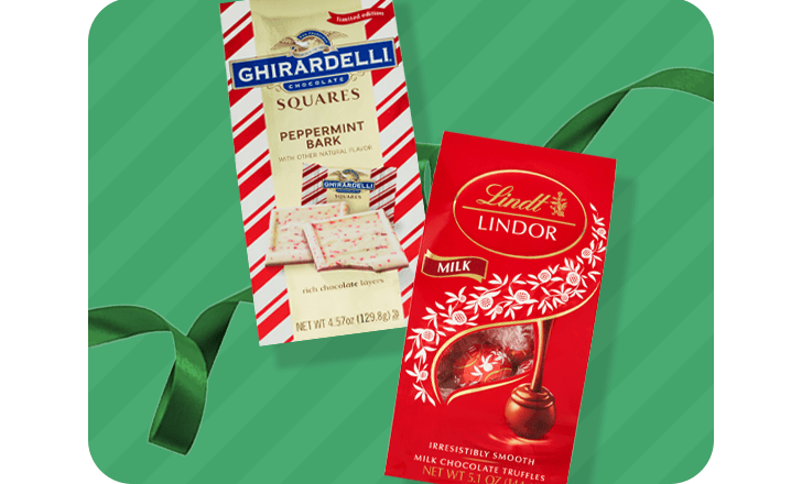 Una bolsa de Ghirardelli Peppermint Bark Squares y otra de trufas de chocolate Lindt