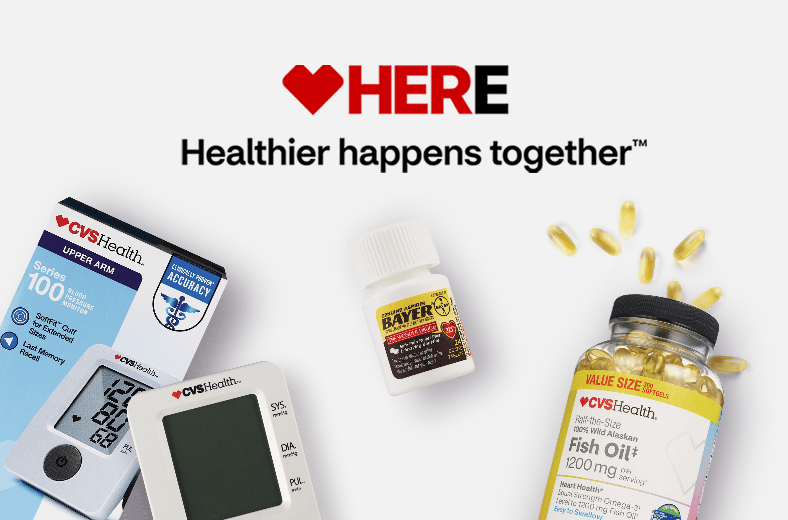 Logo de corazón de CVS, HERE, Healthier happens together™, productos para la salud cardíaca, con tensiómetro, aspirina Bayer, aceite de pescado en cápsulas blandas