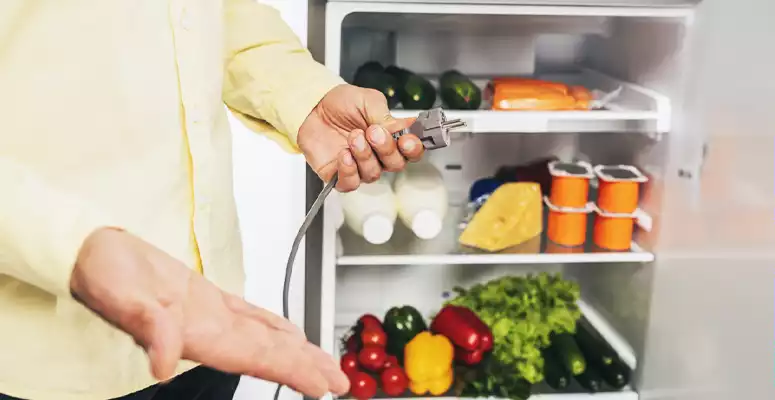 Como nivelar o pé da geladeira?