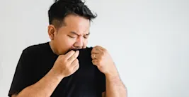 Como tirar o cheiro de suor das roupas?