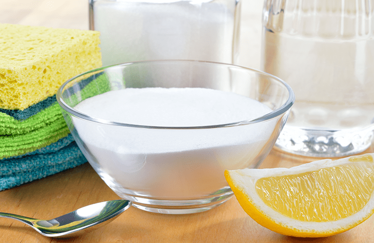 Produtos de limpeza caseiros para acabar com o mofo