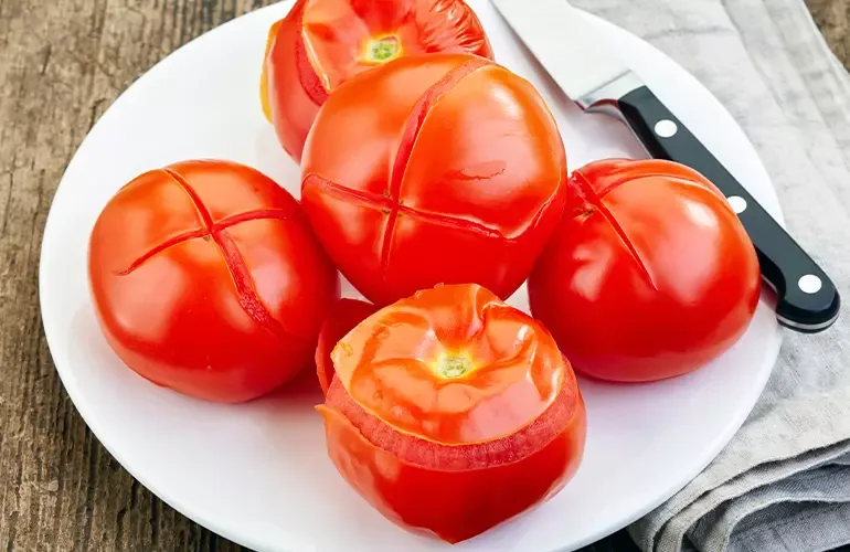 como tirar a pele do tomate