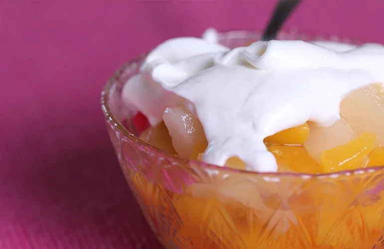 salada de frutas com creme de leite