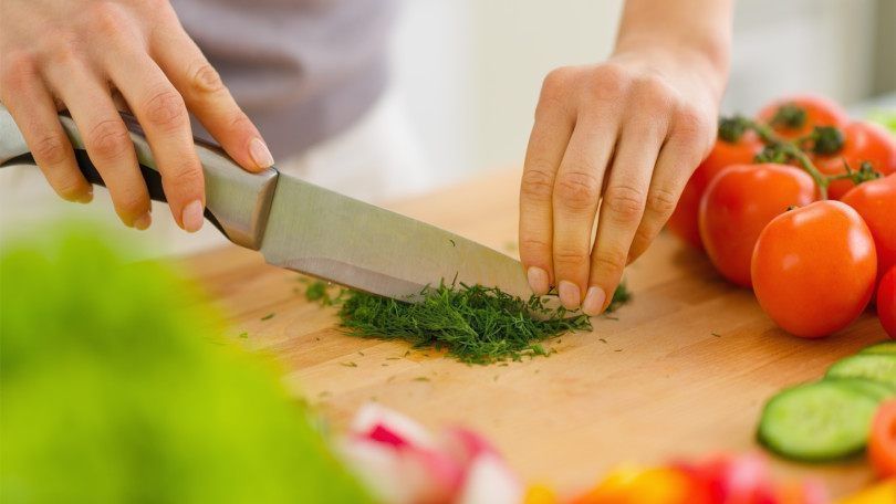 Julienne, Brunoise, Allumette... Conheça os cortes básicos de vegetais e amplie suas possibilidades na cozinha!