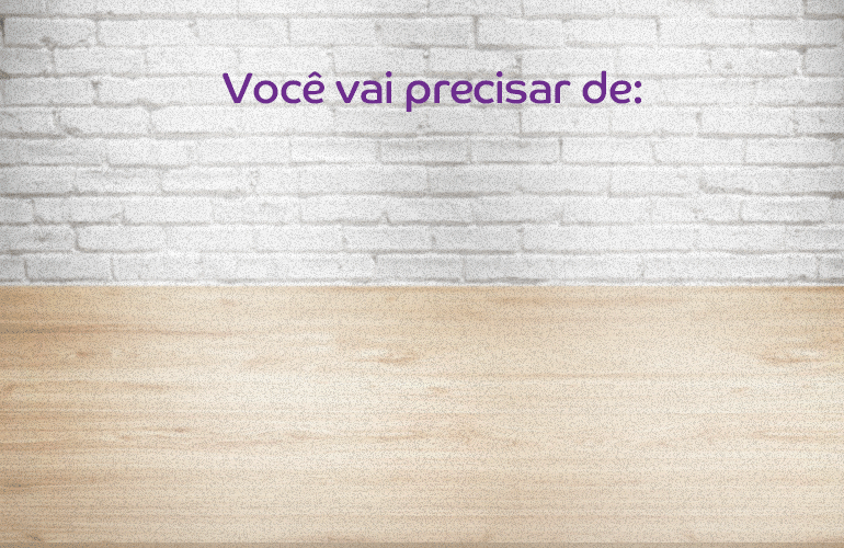 Em uma mesa vemos uma grade, um frasco com amônia e um saco plástico grosso.