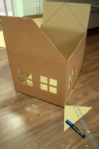 Faça um playground para gatos com caixas de papelão