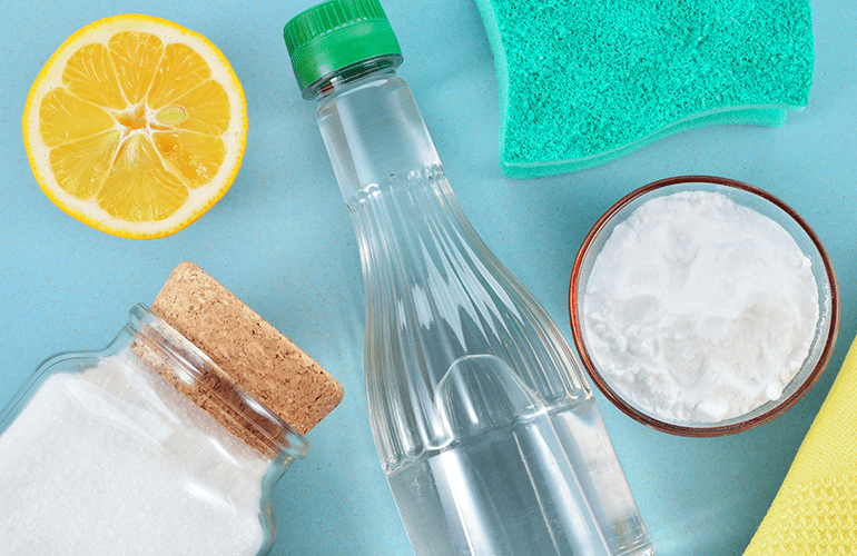 Produtos de limpeza caseiros para acabar com o mofo