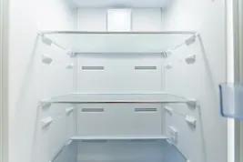 Geladeira não gela? Veja 8 principais motivos (e como consertar)