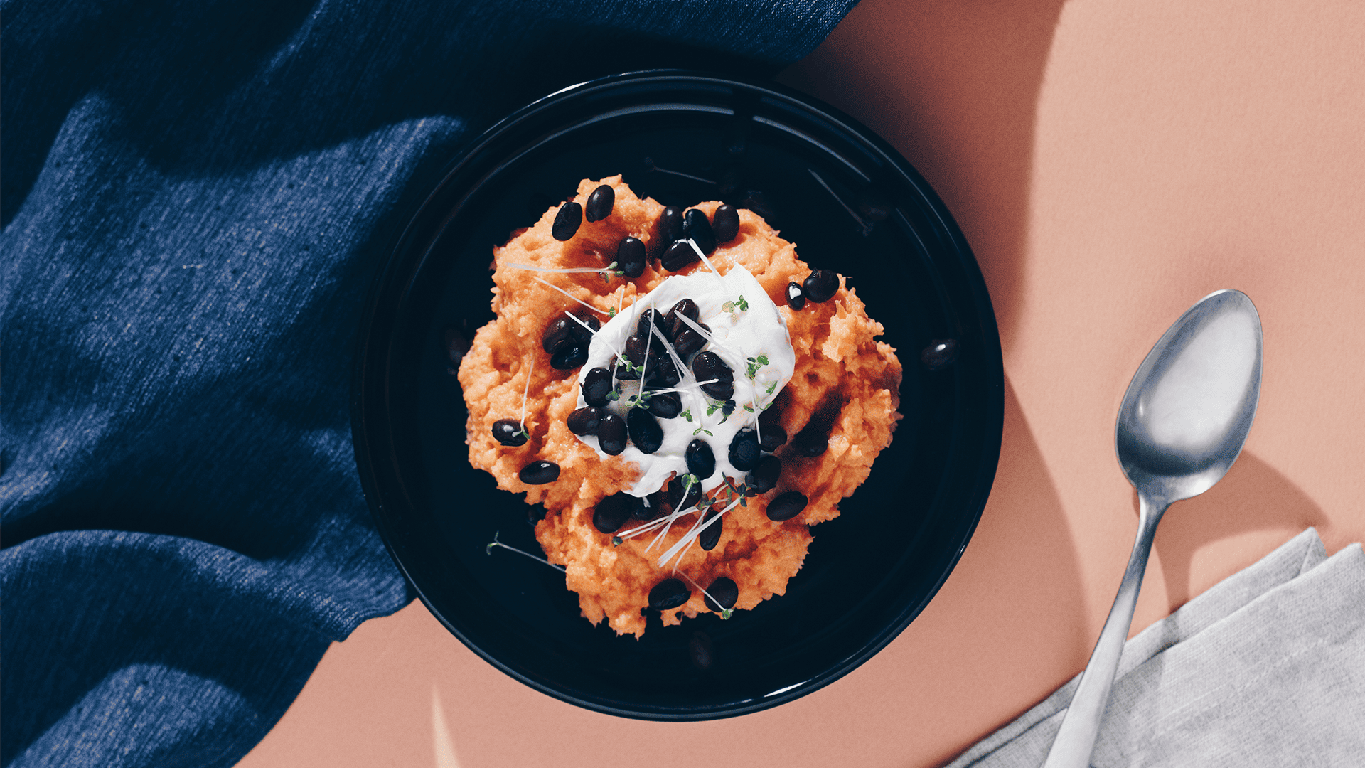 Creme de Batata Doce com Feijão Preto e Sour Cream