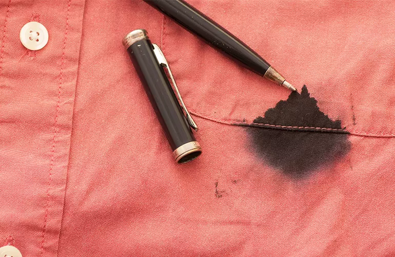 como tirar mancha de caneta das roupas