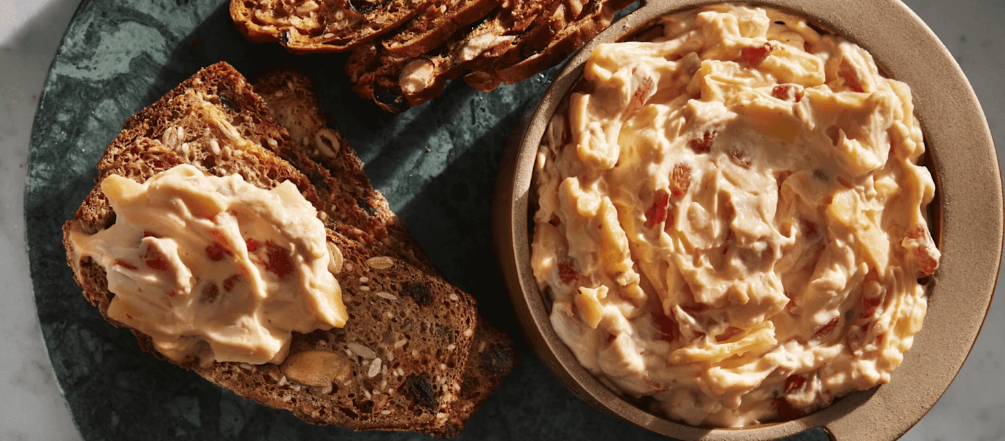 pasta de queijo e pimentão
