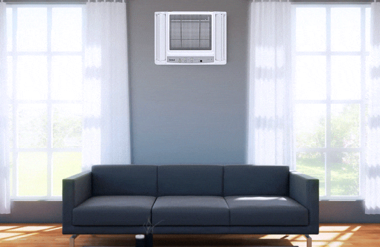 Ar-condicionado instalado na parede da sala de estar com destaque para a função de temperatura no controle remoto