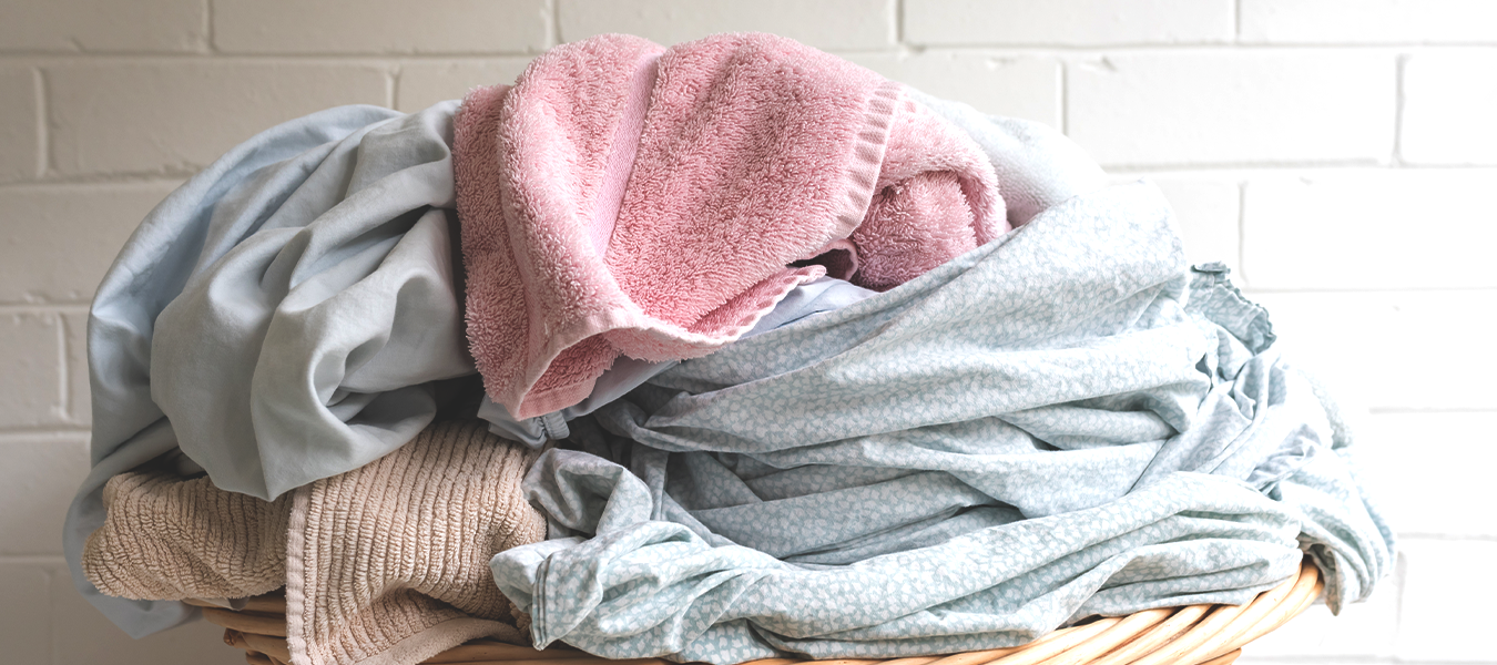 Mitos e verdades: veja como a água quente age na lavagem de suas roupas