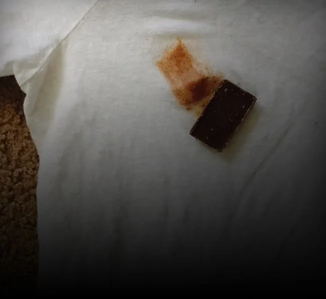3 jeitos de tirar mancha de chocolate das roupas