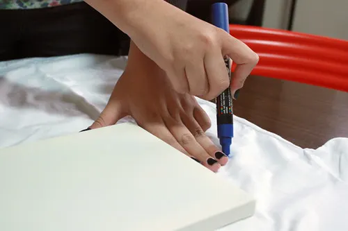 Faï¿œa quadros decorativos com camisetas usadas