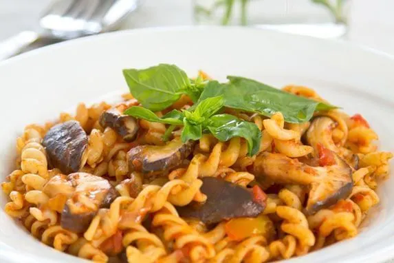 Macarrão com calabresa e champignon