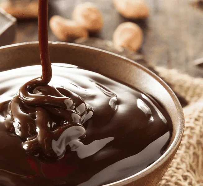Veja como fazer uma cobertura de chocolate para qualquer tipo de doce