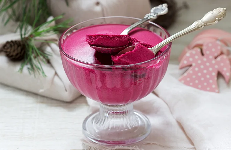 sorvete de gelatina na taça de sobremesa