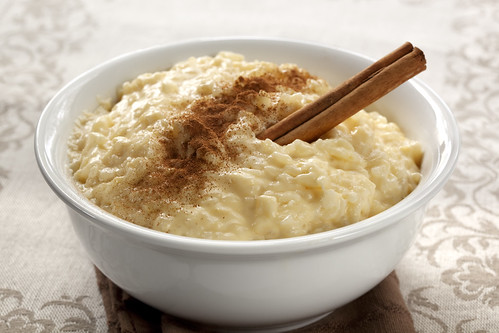Arroz doce de micro-ondas em um bowl