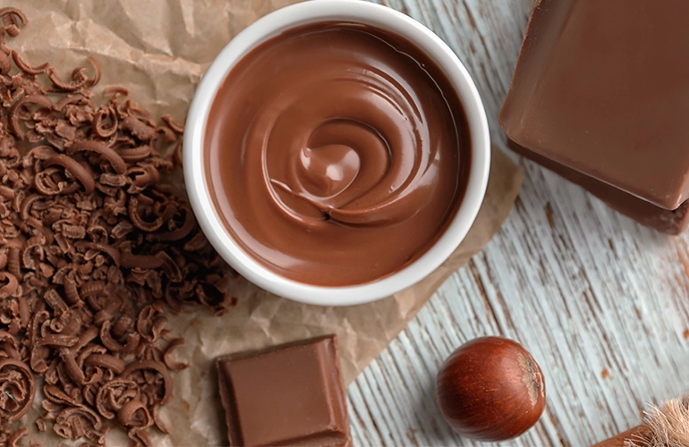 Faça chocolate caseiro para a Páscoa