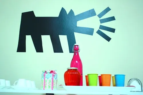 Aprenda a fazer adesivos de parede para decorar sua casa