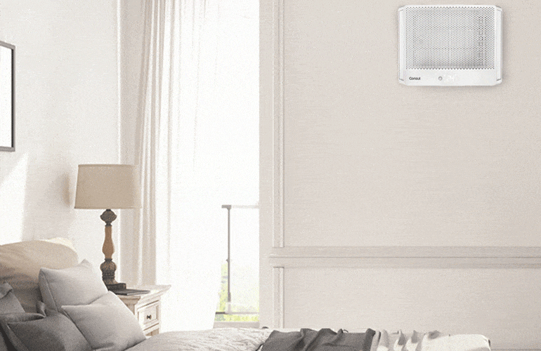 Ar-condicionado janela instalado na parede do quarto com destaque para a facilidade de instalação