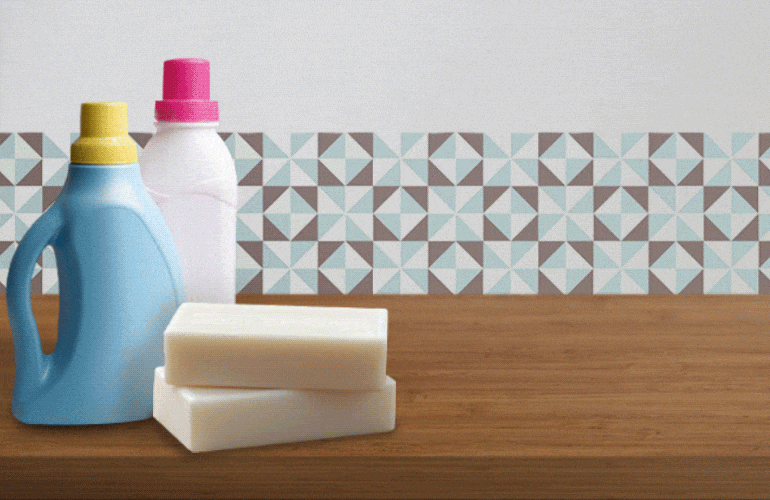 Produtos utilizados para lavar roupas com a recomendação do uso de sabão neuto ou de coco