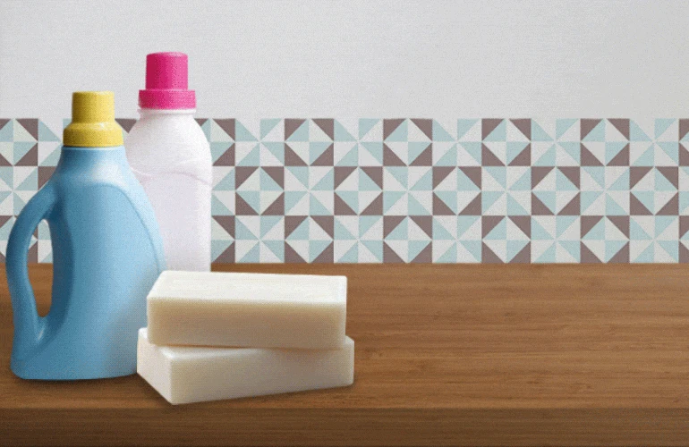 Produtos utilizados para lavar roupas com a recomendação do uso de sabão neuto ou de coco