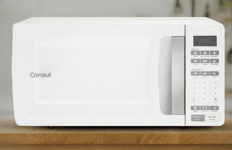 Forno de micro-ondas em funcionamento