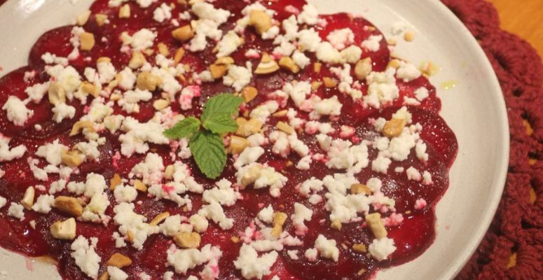 Carpaccio de beterraba com queijo de cabra