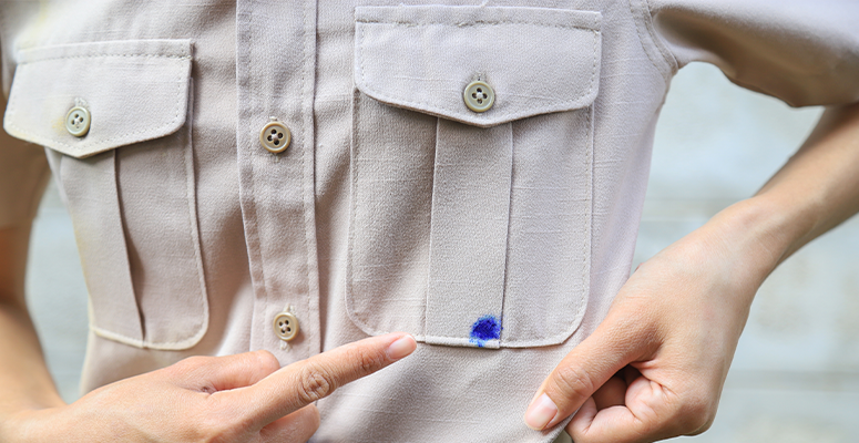 Como tirar mancha de caneta da roupa, sofá, parede e mais