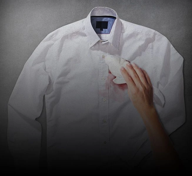 tirando mancha de vinho de camisa