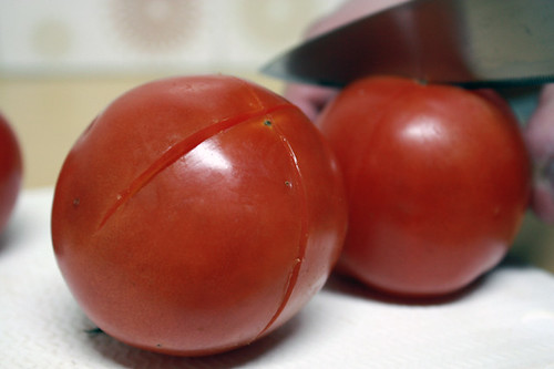 Dica da vovó: tomate pelado caseiro em 5 minutos