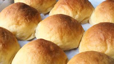 Freshly,Baked,Bread,Buns,In,Baking,Tin