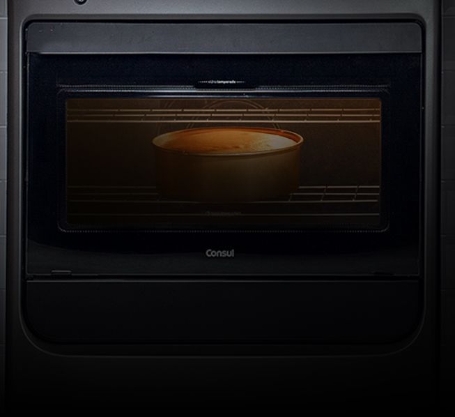 Imagem de um bolo assando em um forno