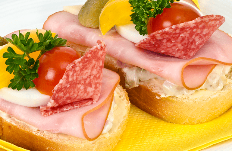 Presunto, mortadela e salame: petiscos para fazer com frios